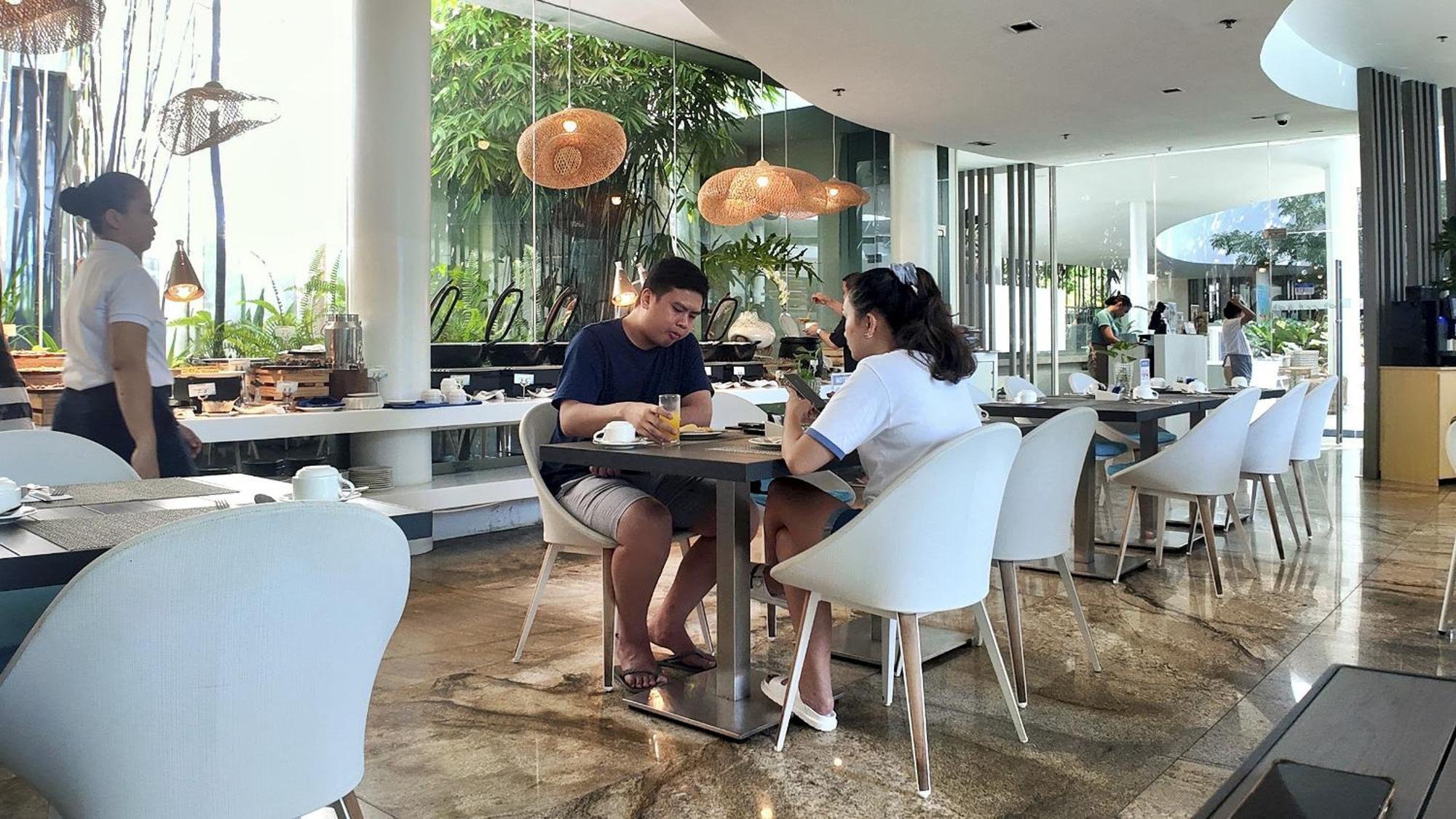 Dominiks Quite And Elegant Studio Ocean View Pool At Tambuli Resort High Floor Lapu-Lapu City Buitenkant foto